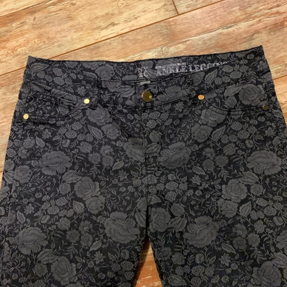 New York & Company Pants - 🌺 4/$30- NY&C Floral Legging Pants Size 6